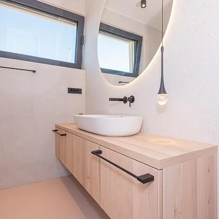 Luxury Seafront Aurea - With Private Pool, Game & Stunning Sea Views פריבלאקה