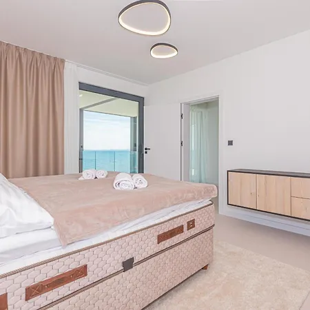 Luxury Seafront Aurea - With Private Pool, Game & Stunning Sea Views וילה פריבלאקה