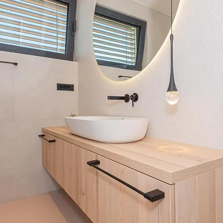 Luxury Seafront Aurea - With Private Pool, Game & Stunning Sea Views