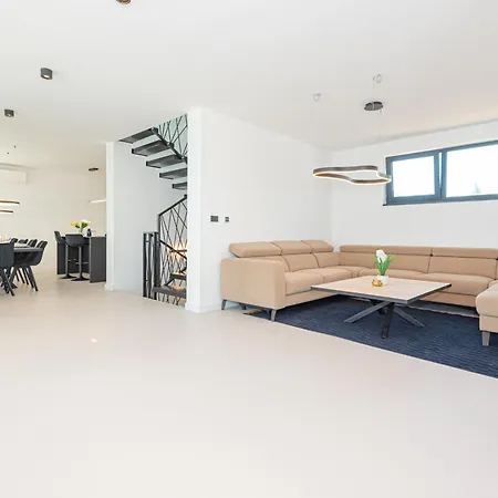 Luxury Seafront Aurea - With Private Pool, Game & Stunning Sea Views פריבלאקה