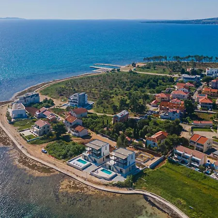 Luxury Seafront Aurea - With Private Pool, Game & Stunning Sea Views וילה
