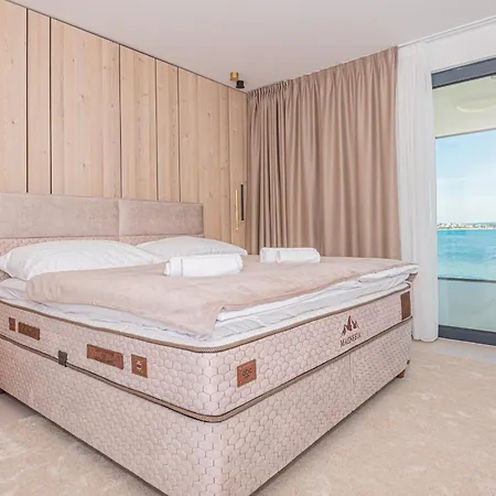 וילה Luxury Seafront Aurea - With Private Pool, Game & Stunning Sea Views *