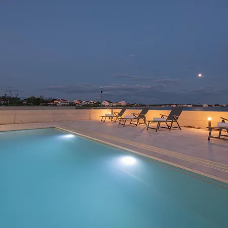 Luxury Seafront Aurea - With Private Pool, Game & Stunning Sea Views *