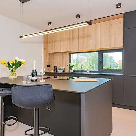 Villa Luxury Seafront Aurea - With Private Pool, Game & Stunning Sea Views