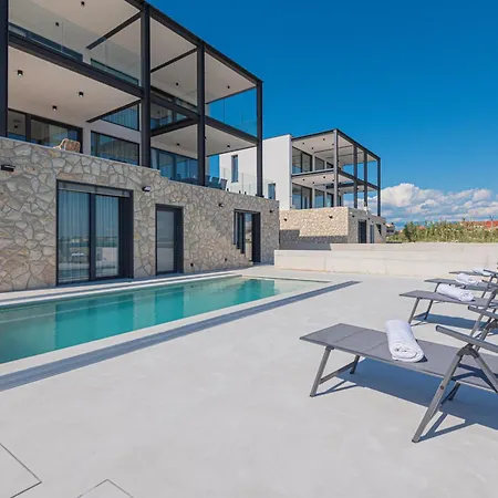 Luxury Seafront Aurea - With Private Pool, Game & Stunning Sea Views * Privlaka (Zadar)