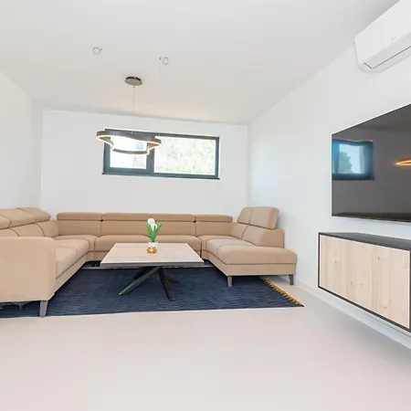 Luxury Seafront Aurea - With Private Pool, Game & Stunning Sea Views Privlaka (Zadar)