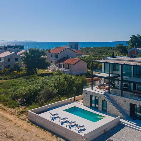 Luxury Seafront Aurea - With Private Pool, Game & Stunning Sea Views * Privlaka (Zadar)