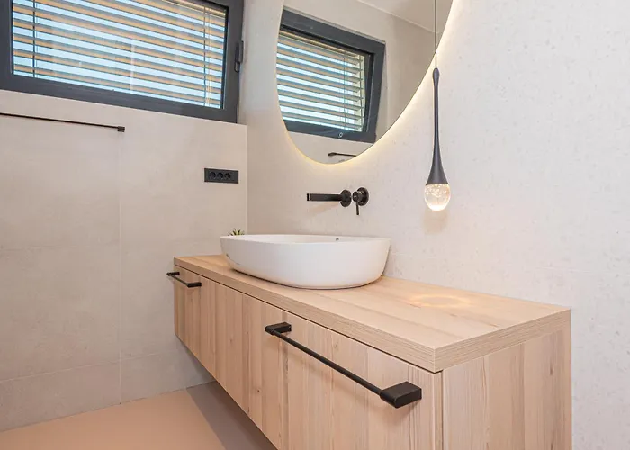 Luxury Seafront Aurea - With Private Pool, Game & Stunning Sea Views