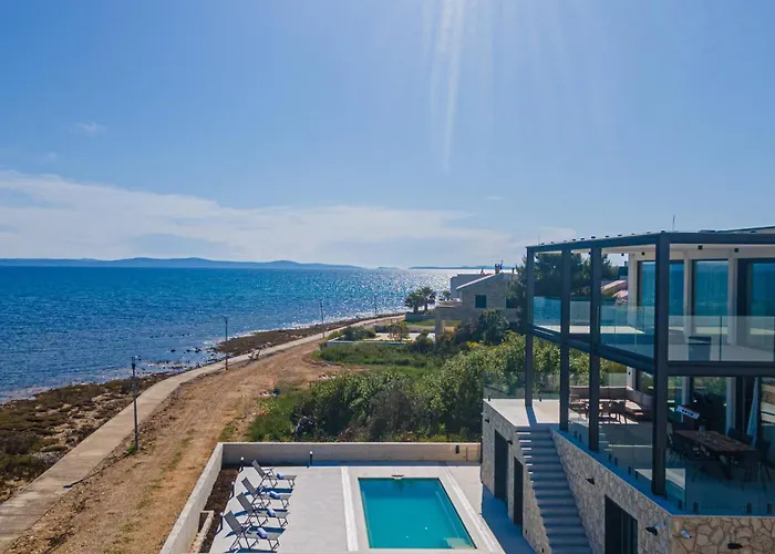 빌라 Luxury Seafront Aurea - With Private Pool, Game & Stunning Sea Views