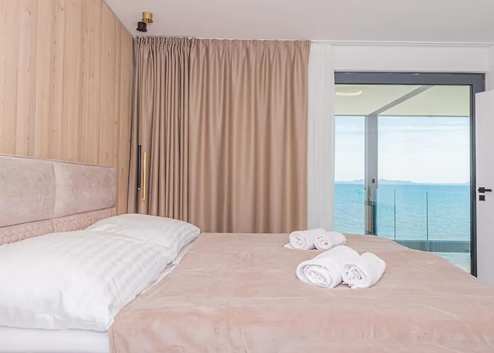 Luxury Seafront Aurea - With Private Pool, Game & Stunning Sea Views 빌라 *